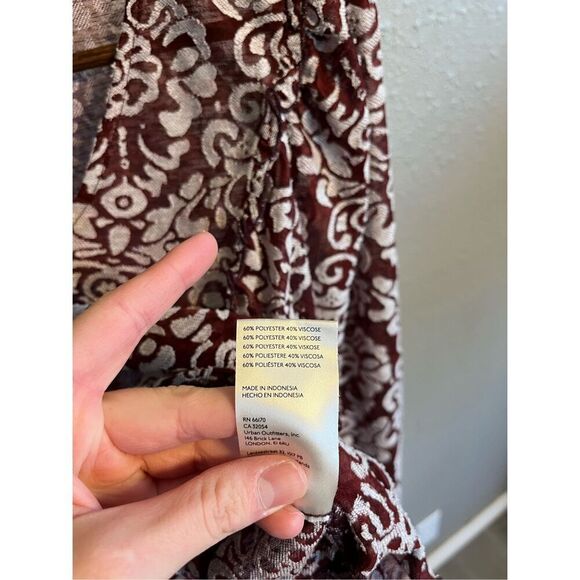 By Anthropologie Jacquard Peasant Blouse Sz Small Wine Color Cropped - Picture 4 of 4